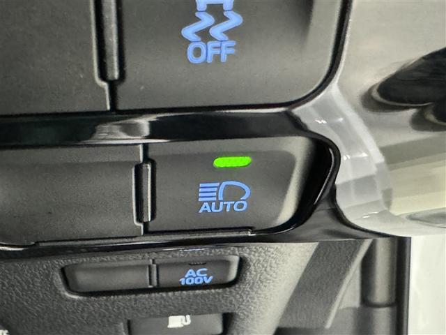 プリウス ＳセーフティプラスＩＩ　衝突被害軽減システム　バックカメラ　ＥＴＣ　ミュージックプレイヤー接続可　オートクルーズコントロール　ＬＥＤヘッドランプ　スマートキー　キーレス　ハイブリッド（23枚目）