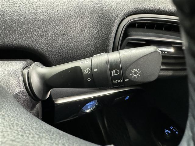 プリウス ＳセーフティプラスＩＩ　衝突被害軽減システム　バックカメラ　ＥＴＣ　ミュージックプレイヤー接続可　オートクルーズコントロール　ＬＥＤヘッドランプ　スマートキー　キーレス　ハイブリッド（26枚目）