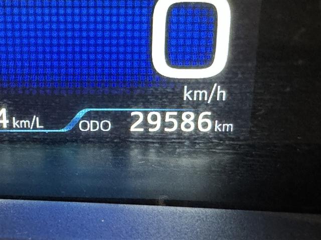 プリウス ＳセーフティプラスＩＩ　衝突被害軽減システム　バックカメラ　ＥＴＣ　ミュージックプレイヤー接続可　オートクルーズコントロール　ＬＥＤヘッドランプ　スマートキー　キーレス　ハイブリッド（27枚目）