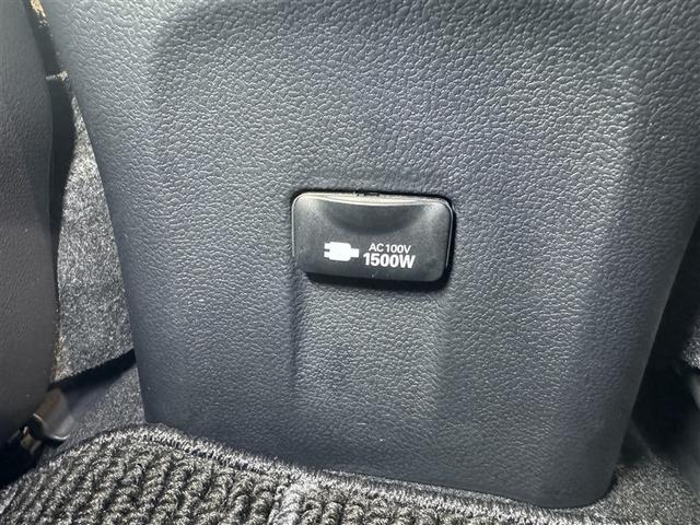 プリウス ＳセーフティプラスＩＩ　衝突被害軽減システム　バックカメラ　ＥＴＣ　ミュージックプレイヤー接続可　オートクルーズコントロール　ＬＥＤヘッドランプ　スマートキー　キーレス　ハイブリッド（31枚目）