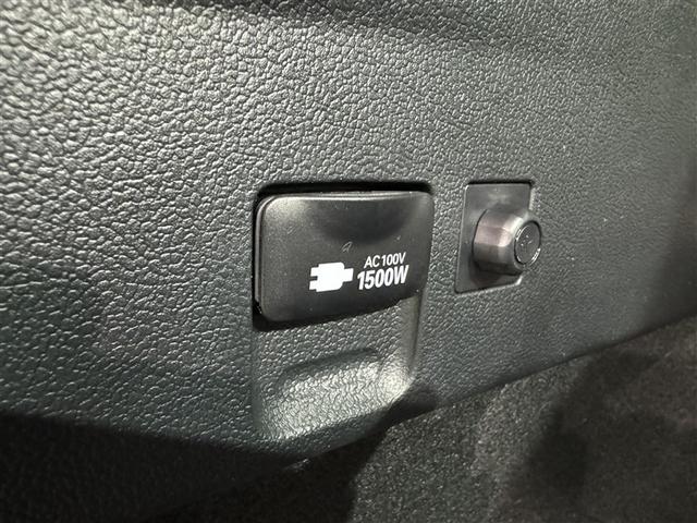 プリウス ＳセーフティプラスＩＩ　衝突被害軽減システム　バックカメラ　ＥＴＣ　ミュージックプレイヤー接続可　オートクルーズコントロール　ＬＥＤヘッドランプ　スマートキー　キーレス　ハイブリッド（33枚目）