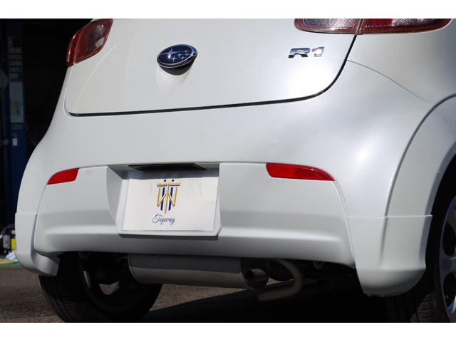 Ｒ１ プレミアムブラックリミテッド　ワンオーナー車　ＨＩＤヘッド研磨クリア塗装済　全車検東京スバル点検整備記録簿付　黒革／パールスエードコンビシート　黒革巻ハンドル＆シフトレバー　アルミペダル　純正１５ＡＷ　キーレス　カロッツェリアナビ（15枚目）