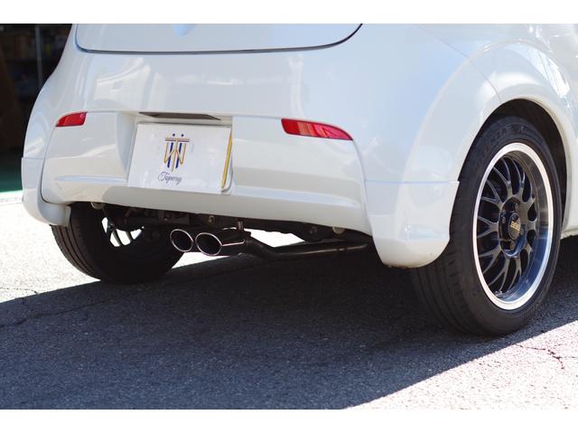 Ｒ１ プレミアムブラックリミテッド　５ＺＩＧＥＮマフラー　ビルシュタインアブソーバー＆ＲＳ－Ｒサスコイル　ＢＢＳ１５ｉｎｃｈアルミ　ＨＩＤヘッド　黒革／パールスエードコンビシート　オートエアコン　アルミペダル　革巻ハンドル＆シフトレバー（21枚目）