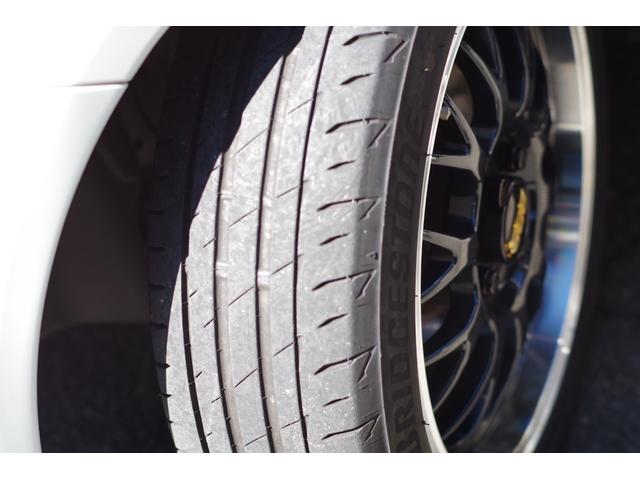 Ｒ１ プレミアムブラックリミテッド　５ＺＩＧＥＮマフラー　ビルシュタインアブソーバー＆ＲＳ－Ｒサスコイル　ＢＢＳ１５ｉｎｃｈアルミ　ＨＩＤヘッド　黒革／パールスエードコンビシート　オートエアコン　アルミペダル　革巻ハンドル＆シフトレバー（32枚目）