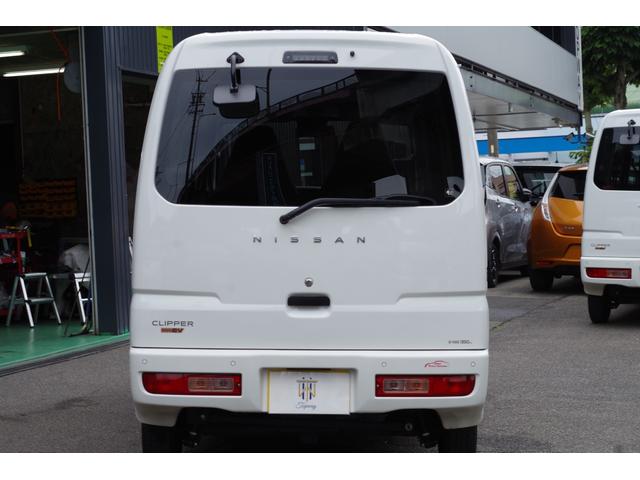 クリッパーＥＶ ４シーター　キーレスエントリーシステム＋プライバシーガラス＋リアアンダーミラー＋充電ＵＳＢポート＋急速充電機能（外部給電機能付）　エコモード　前席シートヒーター　充電ケーブル付　前後センサー　エマブレ　純正マット（9枚目）