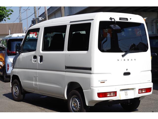 クリッパーＥＶ ４シーター　充電ケーブル　急速充電機能（外部給電機能付）キーレスエントリーシステム＋プライバシーガラス＋リアアンダーミラー＋充電ＵＳＢポート　衝突軽減ブレーキ　エコモード　前席シートヒーター　前後センサー　ＥＴＣ（10枚目）