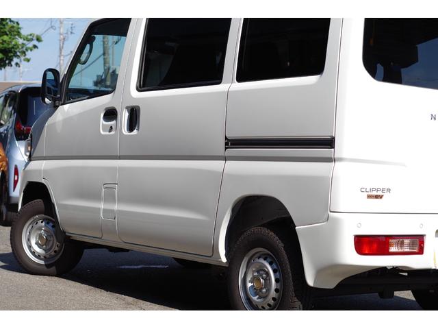 クリッパーＥＶ ４シーター　充電ケーブル　急速充電機能（外部給電機能付）キーレスエントリーシステム＋プライバシーガラス＋リアアンダーミラー＋充電ＵＳＢポート　衝突軽減ブレーキ　エコモード　前席シートヒーター　前後センサー　ＥＴＣ（12枚目）