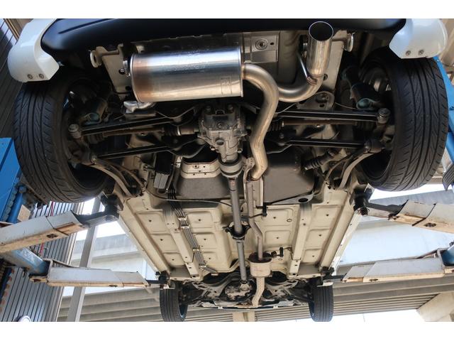 Ｒ１ プレミアムブラックリミテッド　４ＷＤ　パドルシフト　クスコ車高調　ＳＳＲ１６ＡＷ　藤壺マフラー　ＣＡＲＢＩＮＧストラットタワーバー＆リアバランスバー　カーボン調ルーフ　ＨＩＤヘッド研磨クリア塗装　Ｈ２７〜Ｒ７車検時点検記録簿付（8枚目）