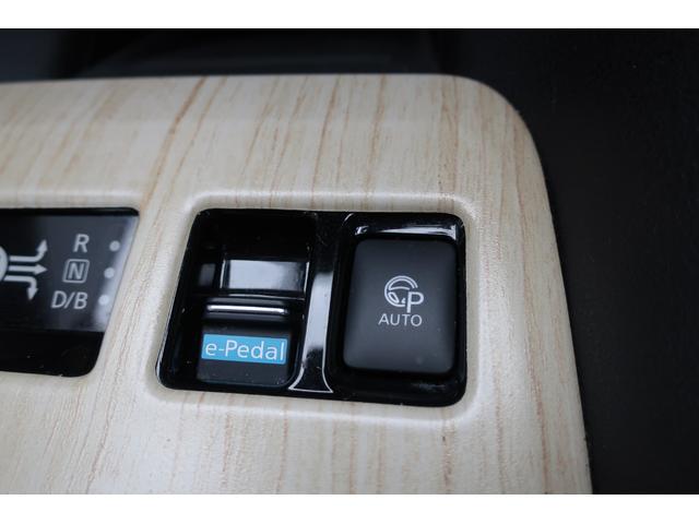 リーフ Ｇ　本革シート　ＢＯＳＥサウンド＋７スピーカー　ＬＥＤヘッド＆フォグ　プロパイロット　アラウンドビューモニター　コネクトナビ／地デジ／Ｂｌｕｅｔｏｏｔｈ／ＨＤＭＩ／ＥＴＣ２．０　ＢＳＭ　衝突軽減ブレーキ（24枚目）