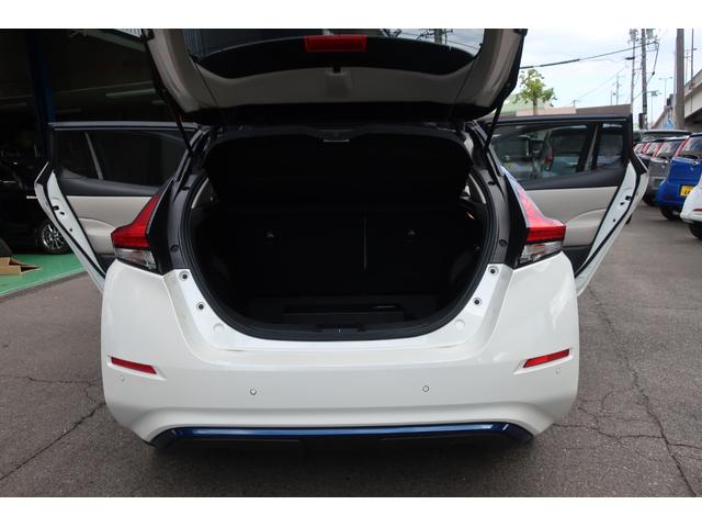 リーフ Ｇ　本革シート　ＢＯＳＥサウンド＋７スピーカー　ＬＥＤヘッド＆フォグ　プロパイロット　アラウンドビューモニター　コネクトナビ／地デジ／Ｂｌｕｅｔｏｏｔｈ／ＨＤＭＩ／ＥＴＣ２．０　ＢＳＭ　衝突軽減ブレーキ（74枚目）