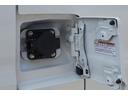 ４シーター　充電ケーブル　急速充電機能（外部給電機能付）キーレスエントリーシステム＋プライバシーガラス＋リアアンダーミラー＋充電ＵＳＢポート　衝突軽減ブレーキ　エコモード　前席シートヒーター　前後センサー　ＥＴＣ（23枚目）
