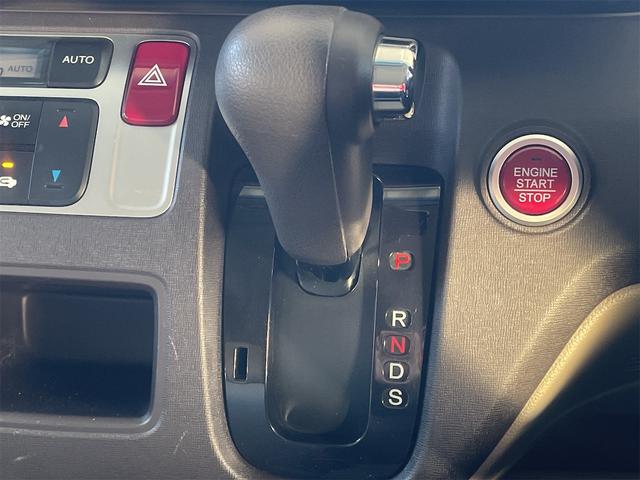 Ｎ－ＯＮＥ ツアラー・Ｌパッケージ　オートクルーズコントロール　オートライト　ＨＩＤ　スマートキー　アイドリングストップ　電動格納ミラー　ベンチシート　ＣＶＴ　盗難防止システム　ＡＢＳ　ＥＳＣ　ＣＤ　ミュージックプレイヤー接続可（6枚目）