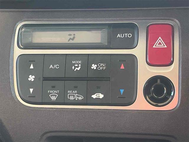 Ｎ－ＯＮＥ プレミアム　ＳＳパッケージ　ＥＴＣ　バックカメラ　ナビ　ＴＶ　衝突被害軽減システム　ＨＩＤ　スマートキー　アイドリングストップ　電動格納ミラー　シートヒーター　ベンチシート　ＣＶＴ　盗難防止システム　ＡＢＳ　ＥＳＣ　ＣＤ（6枚目）