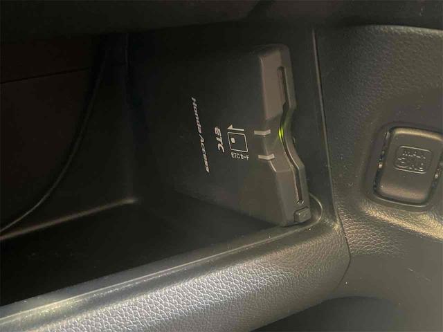 Ｎ－ＯＮＥ プレミアム　ＳＳパッケージ　ＥＴＣ　バックカメラ　ナビ　ＴＶ　衝突被害軽減システム　ＨＩＤ　スマートキー　アイドリングストップ　電動格納ミラー　シートヒーター　ベンチシート　ＣＶＴ　盗難防止システム　ＡＢＳ　ＥＳＣ　ＣＤ（9枚目）