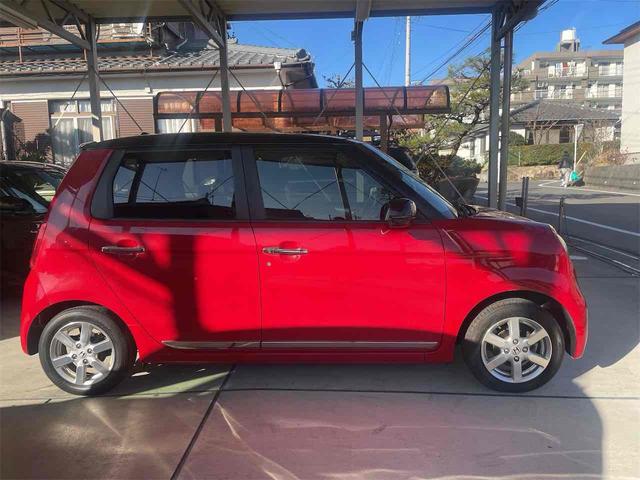 Ｎ－ＯＮＥ プレミアム　ＳＳパッケージ　ＥＴＣ　バックカメラ　ナビ　ＴＶ　衝突被害軽減システム　ＨＩＤ　スマートキー　アイドリングストップ　電動格納ミラー　シートヒーター　ベンチシート　ＣＶＴ　盗難防止システム　ＡＢＳ　ＥＳＣ　ＣＤ（13枚目）