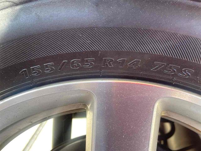 Ｎ－ＯＮＥ プレミアム　ＳＳパッケージ　ＥＴＣ　バックカメラ　ナビ　ＴＶ　衝突被害軽減システム　ＨＩＤ　スマートキー　アイドリングストップ　電動格納ミラー　シートヒーター　ベンチシート　ＣＶＴ　盗難防止システム　ＡＢＳ　ＥＳＣ　ＣＤ（28枚目）