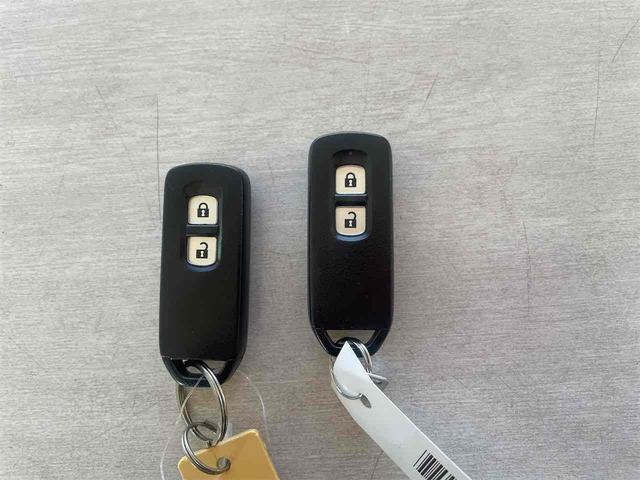 Ｎ－ＯＮＥ プレミアム　ＳＳパッケージ　ＥＴＣ　バックカメラ　ナビ　ＴＶ　衝突被害軽減システム　ＨＩＤ　スマートキー　アイドリングストップ　電動格納ミラー　シートヒーター　ベンチシート　ＣＶＴ　盗難防止システム　ＡＢＳ　ＥＳＣ　ＣＤ（30枚目）