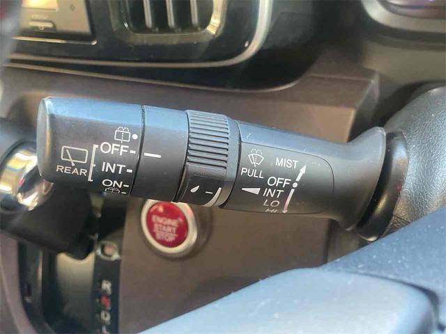 Ｎ－ＯＮＥ プレミアム　ＳＳパッケージ　ＥＴＣ　バックカメラ　ナビ　ＴＶ　衝突被害軽減システム　ＨＩＤ　スマートキー　アイドリングストップ　電動格納ミラー　シートヒーター　ベンチシート　ＣＶＴ　盗難防止システム　ＡＢＳ　ＥＳＣ　ＣＤ（32枚目）