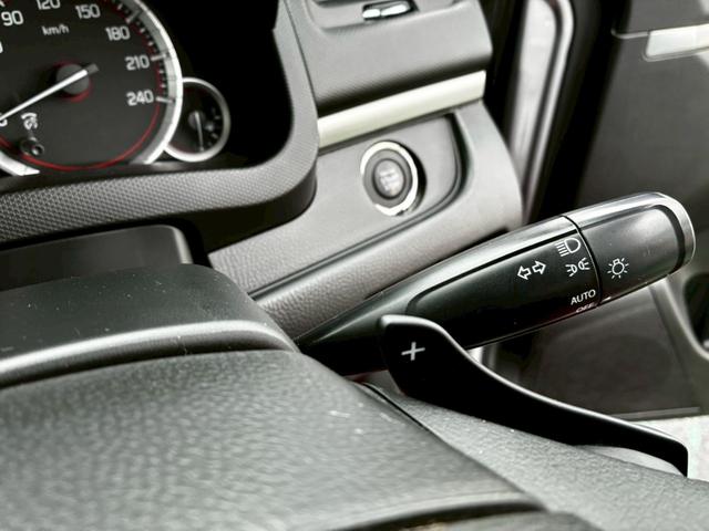 スイフトスポーツ ベースグレード 5次元17アルミ ETC パドルシフト スマートキー 新車保証書 禁煙 HIDヘッド(26枚目)