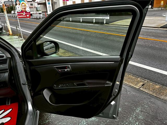 スイフトスポーツ ベースグレード 5次元17アルミ ETC パドルシフト スマートキー 新車保証書 禁煙 HIDヘッド(39枚目)