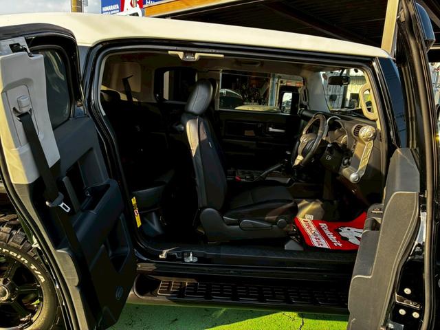 FJクルーザー ブラックカラーパッケージ 純正ナビTV Bカメラ 社外アルミ リフトアップ クルコン 新車取説保証書 キーレススペアー(46枚目)