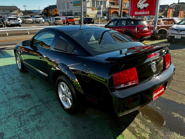 マスタング 　ディーラー車　記録簿　純正アルミ　ベージュレザーシート　新車取説保証書　スペアキー　プラグ交換済み記録簿６枚（6枚目）
