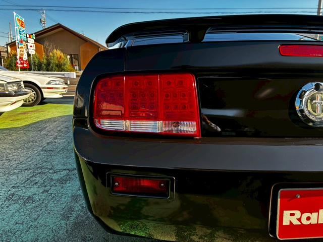 マスタング 　ディーラー車　記録簿　純正アルミ　ベージュレザーシート　新車取説保証書　スペアキー　プラグ交換済み記録簿６枚（9枚目）