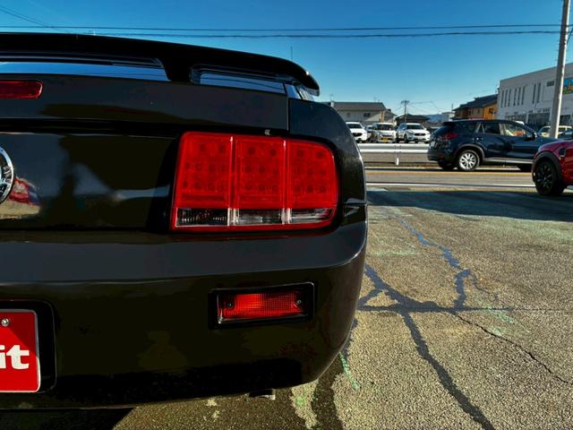 マスタング 　ディーラー車　記録簿　純正アルミ　ベージュレザーシート　新車取説保証書　スペアキー　プラグ交換済み記録簿６枚（10枚目）