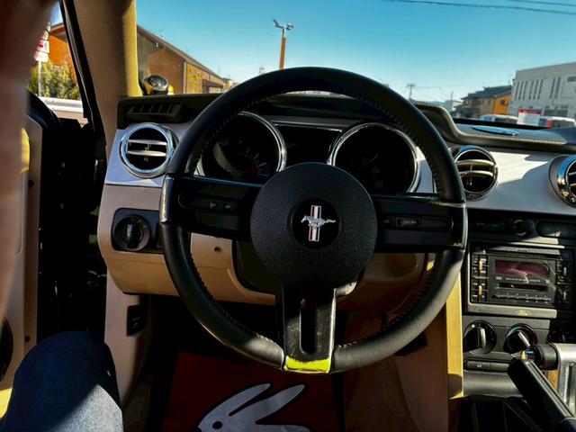 マスタング 　ディーラー車　記録簿　純正アルミ　ベージュレザーシート　新車取説保証書　スペアキー　プラグ交換済み記録簿６枚（23枚目）
