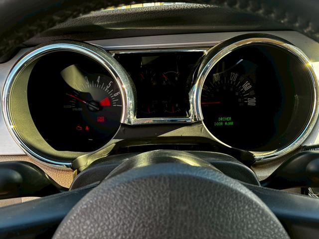 マスタング 　ディーラー車　記録簿　純正アルミ　ベージュレザーシート　新車取説保証書　スペアキー　プラグ交換済み記録簿６枚（24枚目）