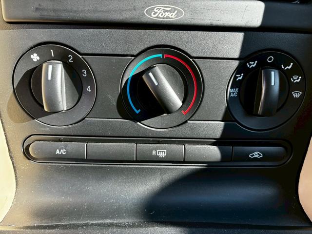 マスタング 　ディーラー車　記録簿　純正アルミ　ベージュレザーシート　新車取説保証書　スペアキー　プラグ交換済み記録簿６枚（26枚目）