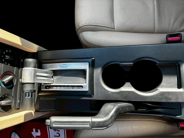 マスタング 　ディーラー車　記録簿　純正アルミ　ベージュレザーシート　新車取説保証書　スペアキー　プラグ交換済み記録簿６枚（33枚目）