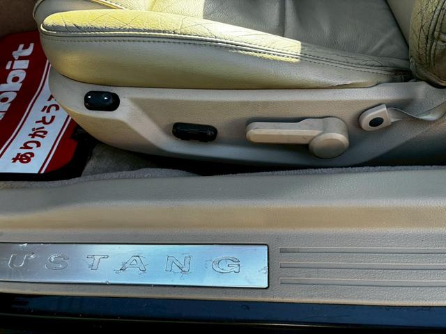 マスタング 　ディーラー車　記録簿　純正アルミ　ベージュレザーシート　新車取説保証書　スペアキー　プラグ交換済み記録簿６枚（39枚目）