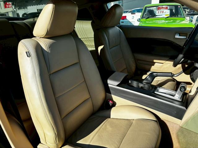 マスタング 　ディーラー車　記録簿　純正アルミ　ベージュレザーシート　新車取説保証書　スペアキー　プラグ交換済み記録簿６枚（40枚目）