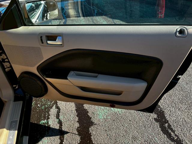 マスタング 　ディーラー車　記録簿　純正アルミ　ベージュレザーシート　新車取説保証書　スペアキー　プラグ交換済み記録簿６枚（44枚目）