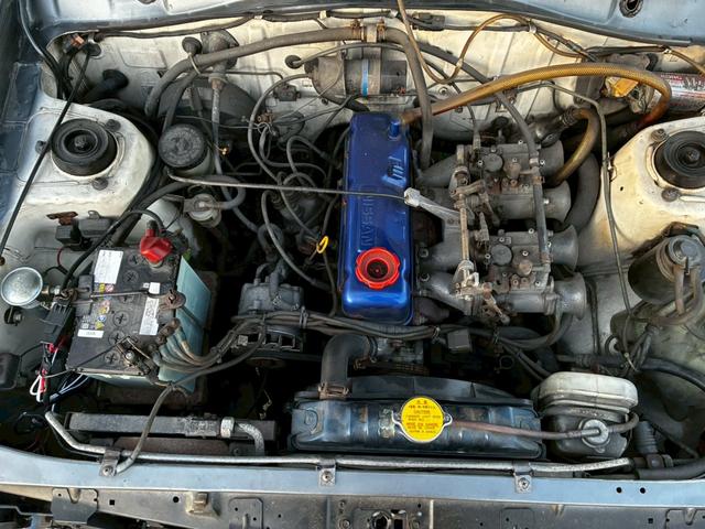 サニートラック ロングＤＸ　ブルーバードフェイスに変更　マーシャルヘッドライトチンスポイラー　ワタナベアルミ　ソレックスキャブレター　社外シート　ウッドハンドル　　ローダウン　マフラー　ボンネットブラック塗装（3枚目）