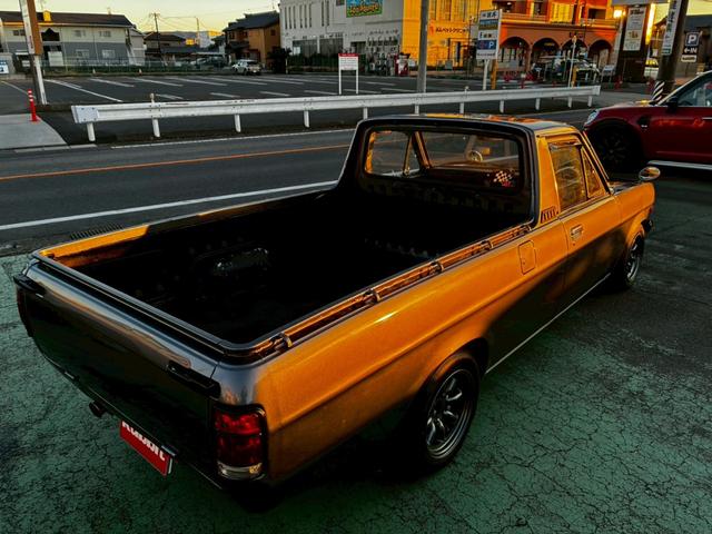 サニートラック ロングＤＸ　ブルーバードフェイスに変更　マーシャルヘッドライトチンスポイラー　ワタナベアルミ　ソレックスキャブレター　社外シート　ウッドハンドル　　ローダウン　マフラー　ボンネットブラック塗装（8枚目）