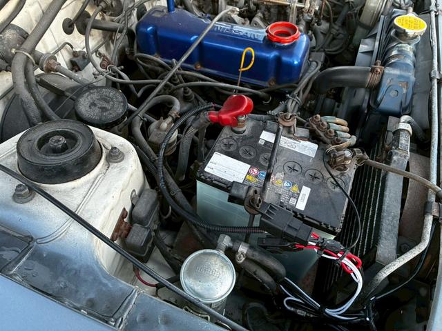 サニートラック ロングＤＸ　ブルーバードフェイスに変更　マーシャルヘッドライトチンスポイラー　ワタナベアルミ　ソレックスキャブレター　社外シート　ウッドハンドル　　ローダウン　マフラー　ボンネットブラック塗装（14枚目）