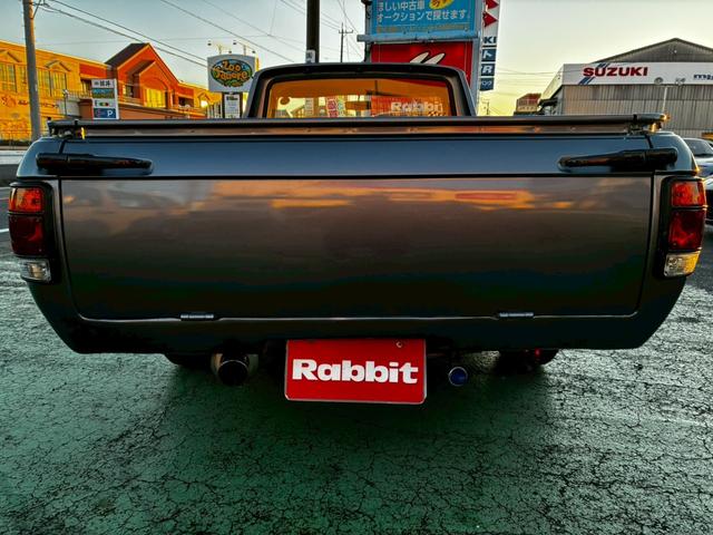 サニートラック ロングＤＸ　ブルーバードフェイスに変更　マーシャルヘッドライトチンスポイラー　ワタナベアルミ　ソレックスキャブレター　社外シート　ウッドハンドル　　ローダウン　マフラー　ボンネットブラック塗装（16枚目）