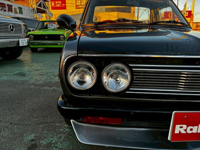 サニートラック ロングＤＸ　ブルーバードフェイスに変更　マーシャルヘッドライトチンスポイラー　ワタナベアルミ　ソレックスキャブレター　社外シート　ウッドハンドル　　ローダウン　マフラー　ボンネットブラック塗装（18枚目）