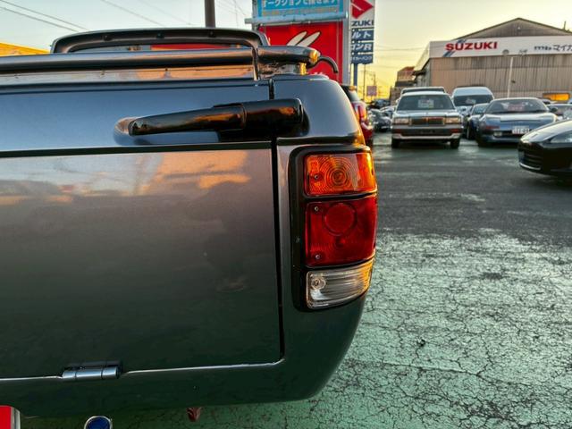 サニートラック ロングＤＸ　ブルーバードフェイスに変更　マーシャルヘッドライトチンスポイラー　ワタナベアルミ　ソレックスキャブレター　社外シート　ウッドハンドル　　ローダウン　マフラー　ボンネットブラック塗装（19枚目）