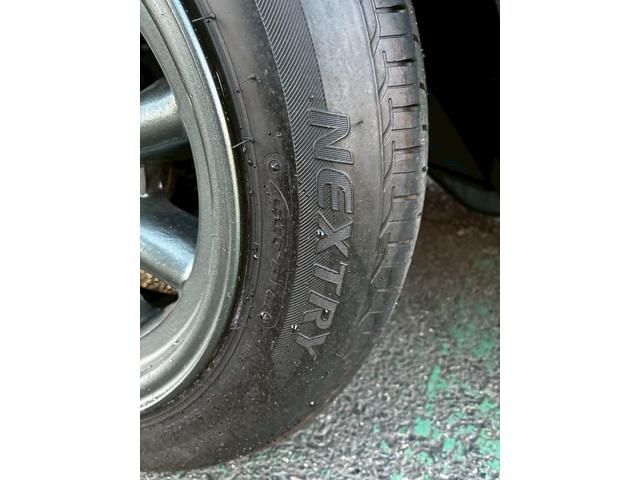 サニートラック ロングＤＸ　ブルーバードフェイスに変更　マーシャルヘッドライトチンスポイラー　ワタナベアルミ　ソレックスキャブレター　社外シート　ウッドハンドル　　ローダウン　マフラー　ボンネットブラック塗装（28枚目）