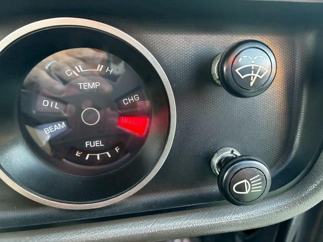 サニートラック ロングＤＸ　ブルーバードフェイスに変更　マーシャルヘッドライトチンスポイラー　ワタナベアルミ　ソレックスキャブレター　社外シート　ウッドハンドル　　ローダウン　マフラー　ボンネットブラック塗装（37枚目）