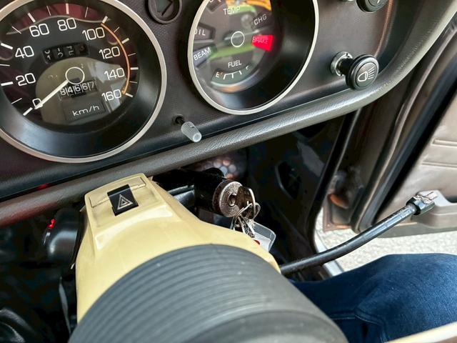 サニートラック ロングＤＸ　ブルーバードフェイスに変更　マーシャルヘッドライトチンスポイラー　ワタナベアルミ　ソレックスキャブレター　社外シート　ウッドハンドル　　ローダウン　マフラー　ボンネットブラック塗装（38枚目）