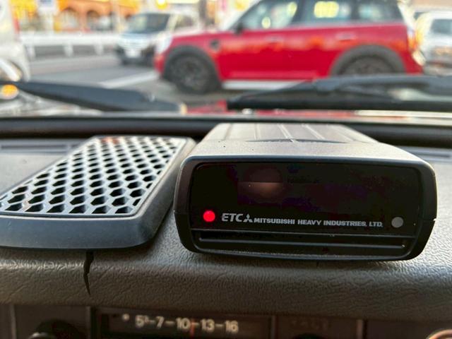 サニートラック ロングＤＸ　ブルーバードフェイスに変更　マーシャルヘッドライトチンスポイラー　ワタナベアルミ　ソレックスキャブレター　社外シート　ウッドハンドル　　ローダウン　マフラー　ボンネットブラック塗装（41枚目）