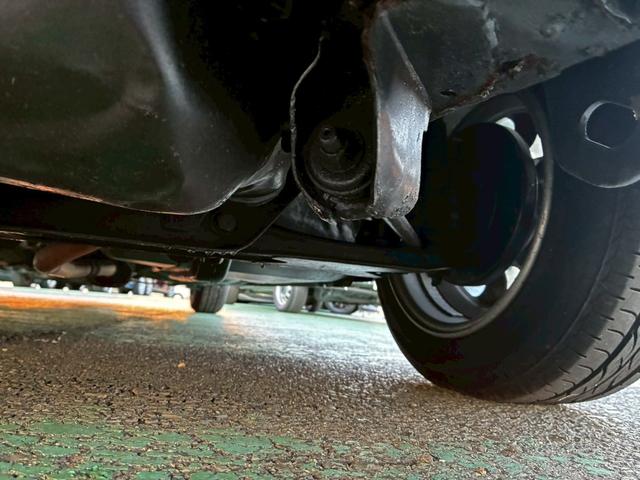 サニートラック ロングＤＸ　ブルーバードフェイスに変更　マーシャルヘッドライトチンスポイラー　ワタナベアルミ　ソレックスキャブレター　社外シート　ウッドハンドル　　ローダウン　マフラー　ボンネットブラック塗装（49枚目）