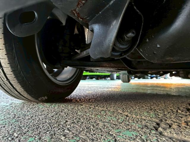 サニートラック ロングＤＸ　ブルーバードフェイスに変更　マーシャルヘッドライトチンスポイラー　ワタナベアルミ　ソレックスキャブレター　社外シート　ウッドハンドル　　ローダウン　マフラー　ボンネットブラック塗装（50枚目）