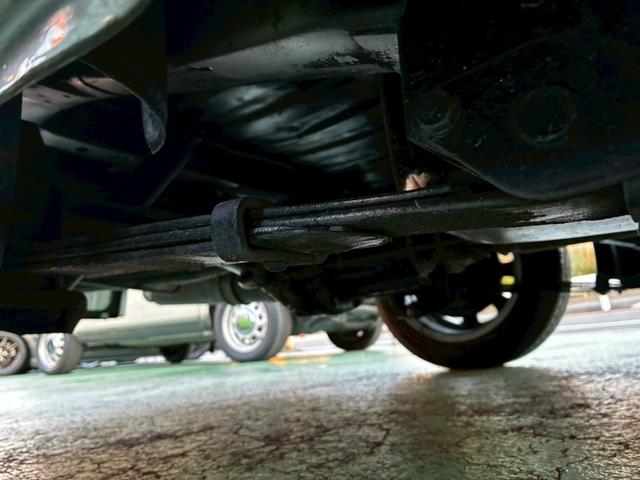 サニートラック ロングＤＸ　ブルーバードフェイスに変更　マーシャルヘッドライトチンスポイラー　ワタナベアルミ　ソレックスキャブレター　社外シート　ウッドハンドル　　ローダウン　マフラー　ボンネットブラック塗装（52枚目）