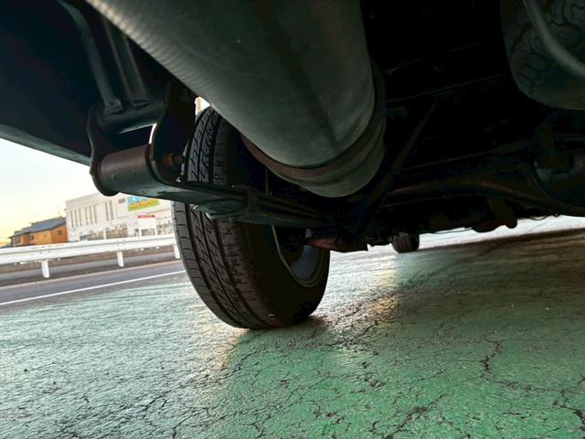 サニートラック ロングＤＸ　ブルーバードフェイスに変更　マーシャルヘッドライトチンスポイラー　ワタナベアルミ　ソレックスキャブレター　社外シート　ウッドハンドル　　ローダウン　マフラー　ボンネットブラック塗装（54枚目）