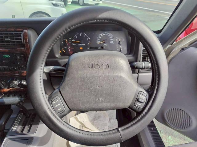 ジープ・チェロキー リミテッド　ＪＥＥＰラングラーのゴビベージュに色替　　ＫＥＬＬＹＧＲＥＥＤ１６インチアルミ　ＯＰＥＮ　カントリー　Ｒ／Ｔ　本革　パワーシート　記録簿　新車取説保証書（17枚目）